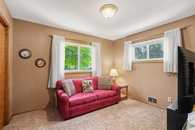 436 Rice Creek Boulevard NE, Fridley, MN 55432