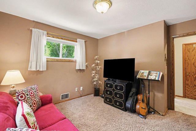 436 Rice Creek Boulevard NE, Fridley, MN 55432