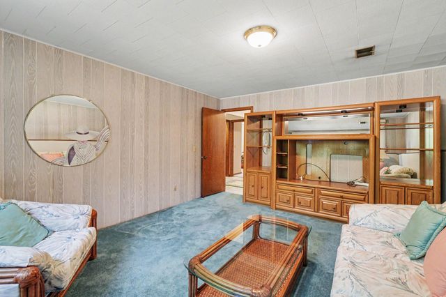436 Rice Creek Boulevard NE, Fridley, MN 55432