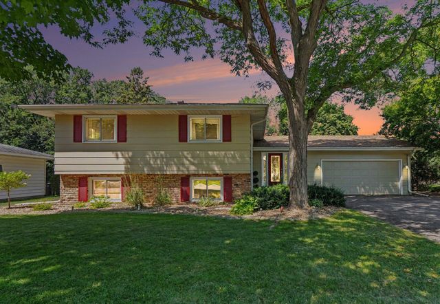 436 Rice Creek Boulevard NE, Fridley, MN 55432