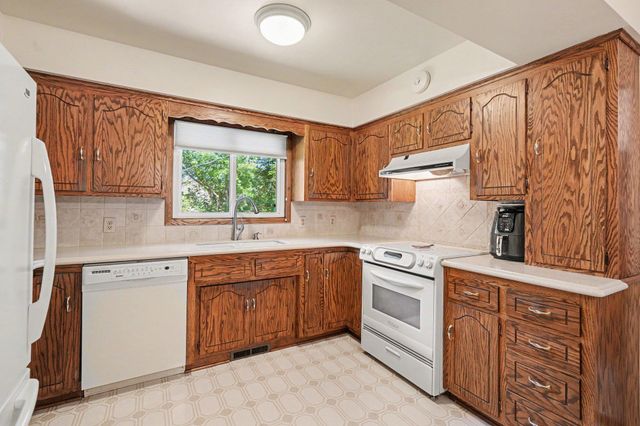 436 Rice Creek Boulevard NE, Fridley, MN 55432