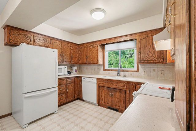 436 Rice Creek Boulevard NE, Fridley, MN 55432