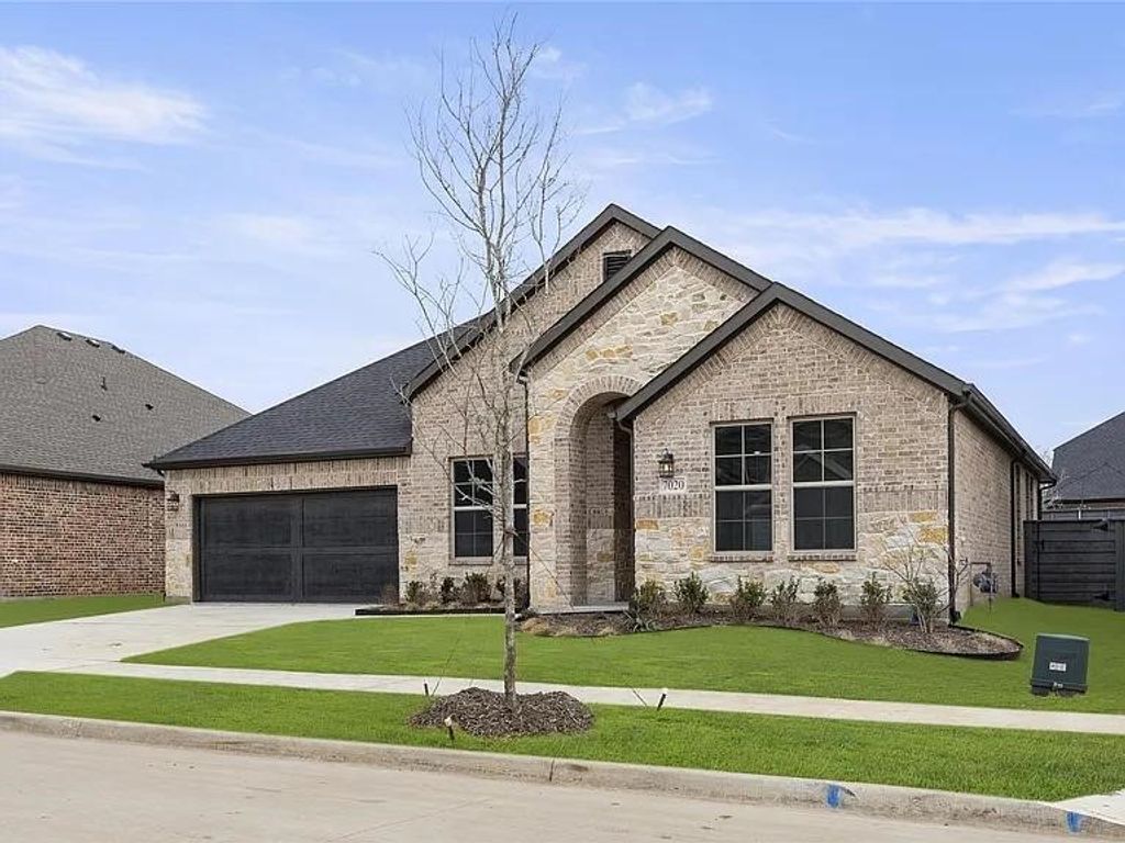 7020 Ladybug Lane, Aubrey, TX 76227