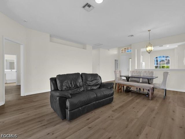 11204 Lakeland CIR, Fort Myers, FL 33913
