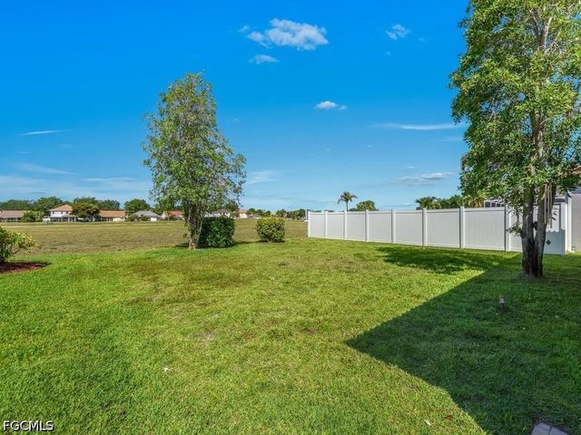 11204 Lakeland CIR, Fort Myers, FL 33913