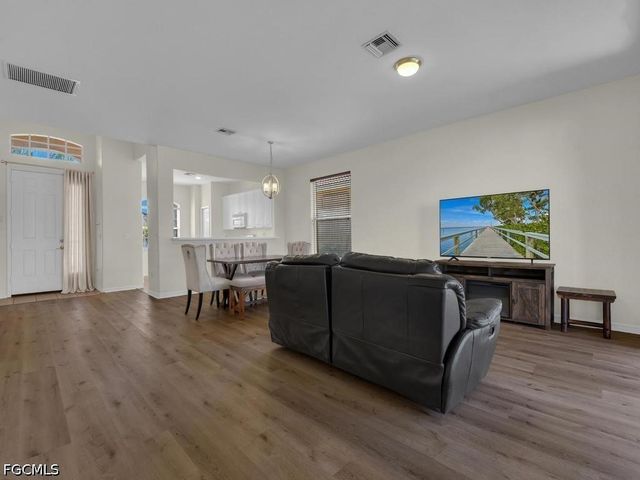 11204 Lakeland CIR, Fort Myers, FL 33913