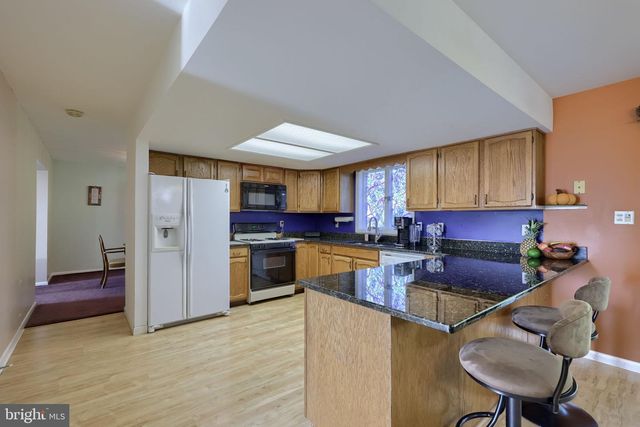 2001 PARKVIEW DR, Red Lion, PA 17356
