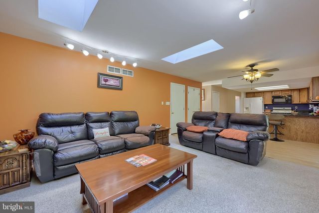 2001 PARKVIEW DR, Red Lion, PA 17356