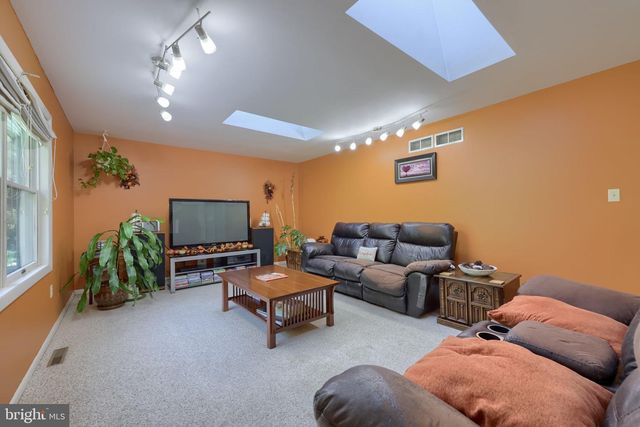 2001 PARKVIEW DR, Red Lion, PA 17356