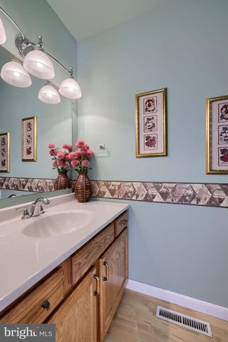 2001 PARKVIEW DR, Red Lion, PA 17356