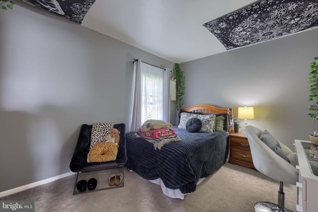 2001 PARKVIEW DR, Red Lion, PA 17356