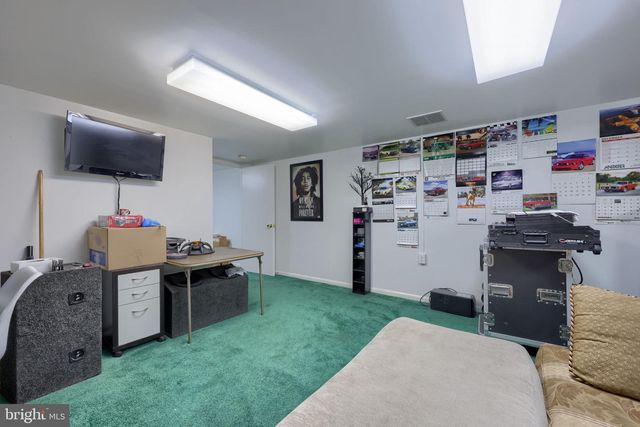 2001 PARKVIEW DR, Red Lion, PA 17356
