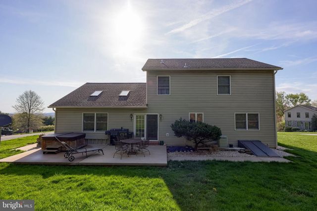 2001 PARKVIEW DR, Red Lion, PA 17356