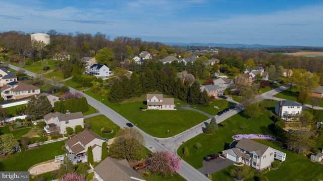 2001 PARKVIEW DR, Red Lion, PA 17356