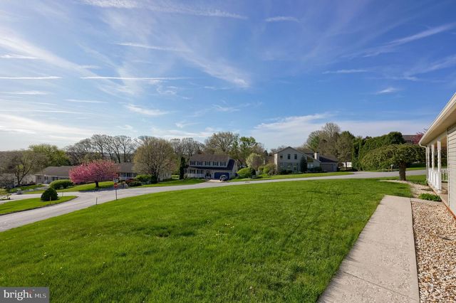 2001 PARKVIEW DR, Red Lion, PA 17356