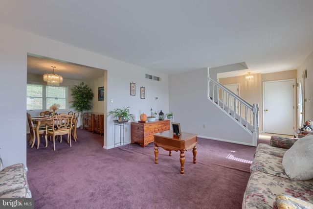 2001 PARKVIEW DR, Red Lion, PA 17356