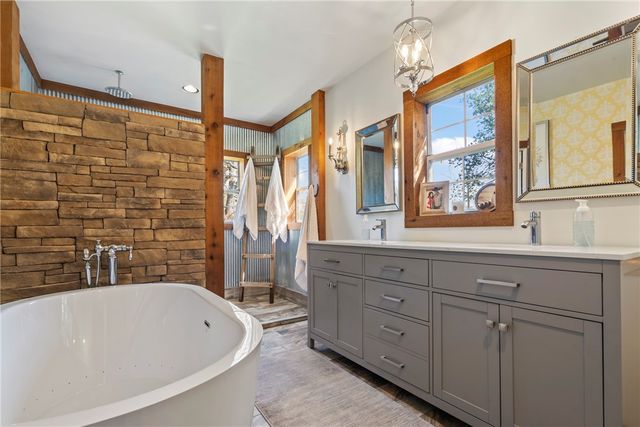 19611 W Nokes Farm Road, Siloam Springs, AR 72761