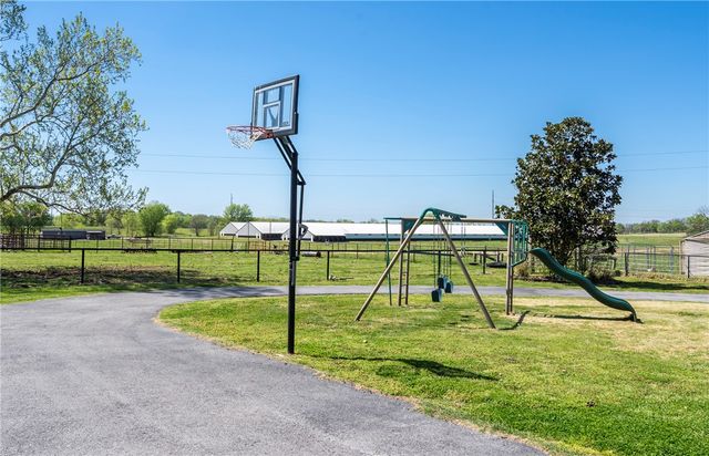 19611 W Nokes Farm Road, Siloam Springs, AR 72761