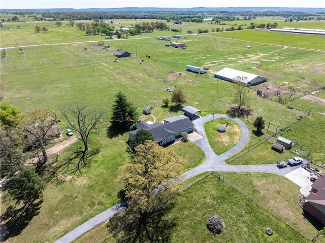 19611 W Nokes Farm Road, Siloam Springs, AR 72761
