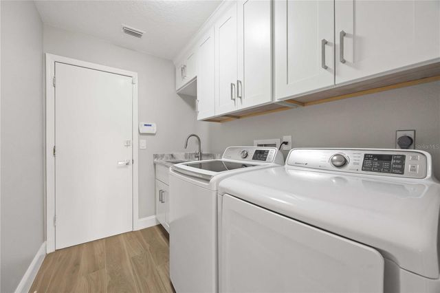 717 CARNOUSTIE TERRACE 9, Venice, FL 34293