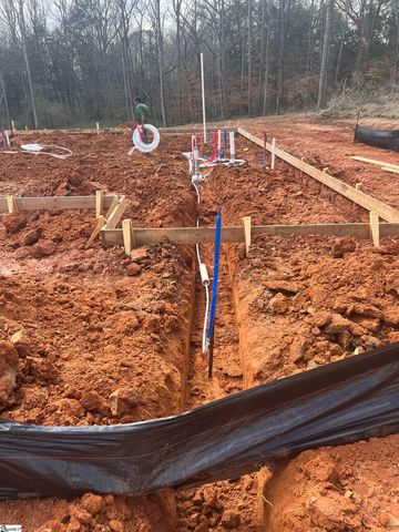 106 Heatherwood Drive, Gray Court, SC 29645