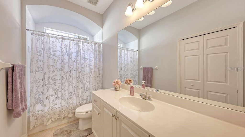 Image 25 of property listing at 7423 SEA ISLAND LANE, Bradenton, FL 34201