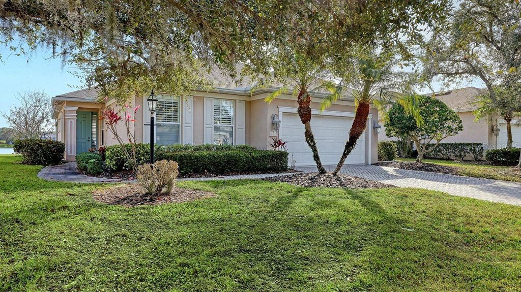 Image 4 of property listing at 7423 SEA ISLAND LANE, Bradenton, FL 34201