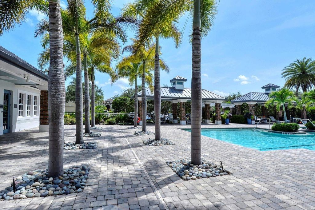 Image 47 of property listing at 7423 SEA ISLAND LANE, Bradenton, FL 34201