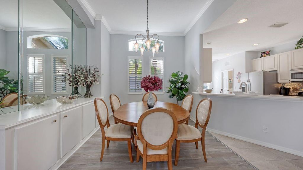 Image 10 of property listing at 7423 SEA ISLAND LANE, Bradenton, FL 34201