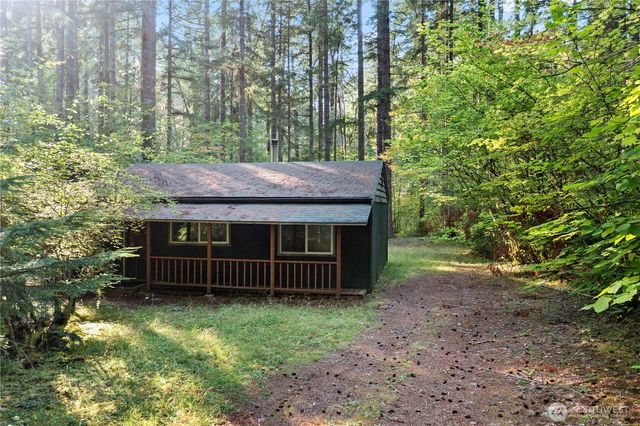 171 N Kokanee Cove Way, Hoodsport, WA 98548