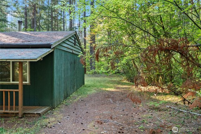 171 N Kokanee Cove Way, Hoodsport, WA 98548