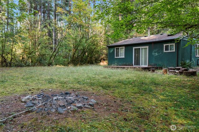 171 N Kokanee Cove Way, Hoodsport, WA 98548