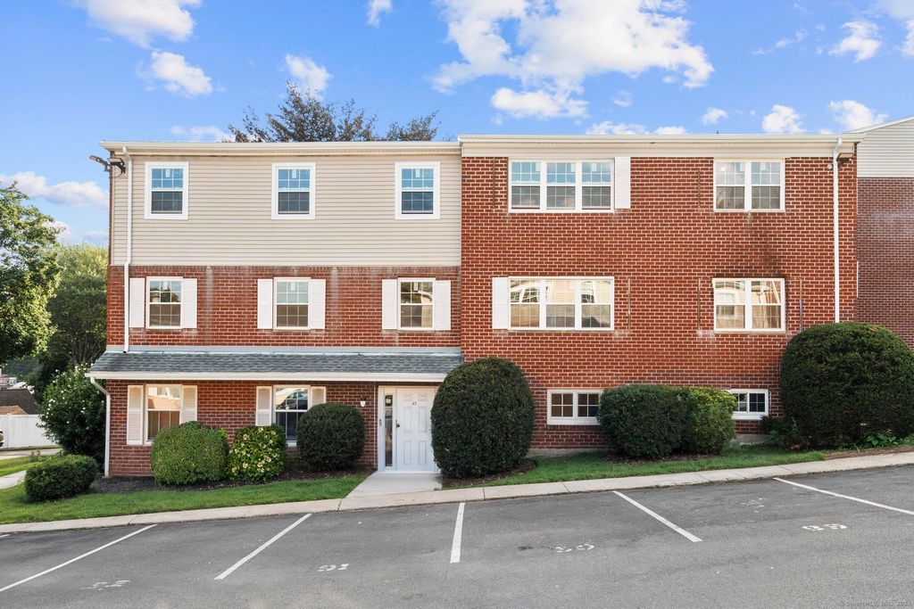 50 Greenhouse Road 42D, Bridgeport, CT 06606