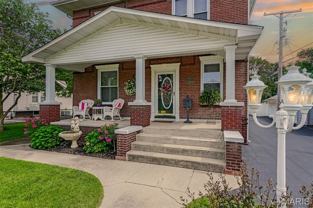 842 Lewis Avenue, Wood River, IL 62095