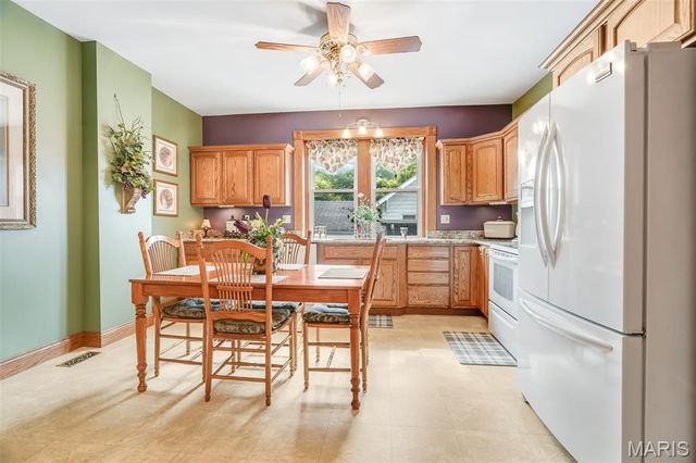842 Lewis Avenue, Wood River, IL 62095