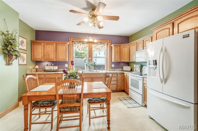 842 Lewis Avenue, Wood River, IL 62095