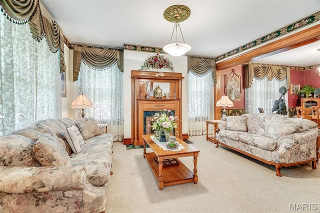 842 Lewis Avenue, Wood River, IL 62095