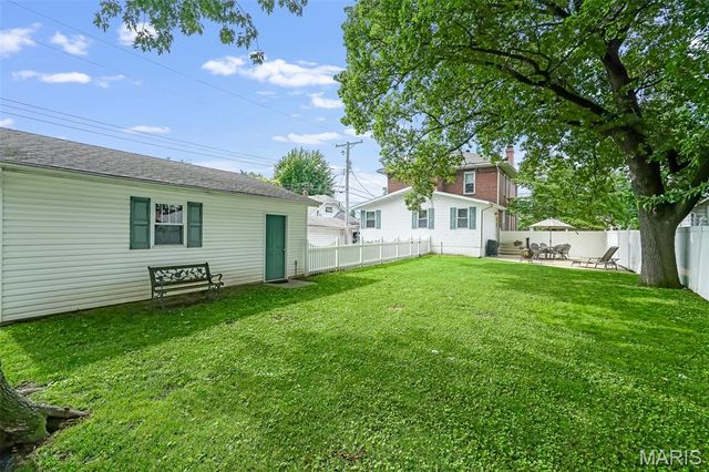 842 Lewis Avenue, Wood River, IL 62095