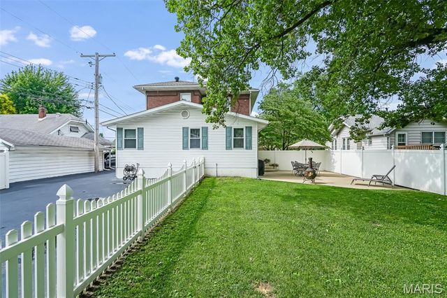 842 Lewis Avenue, Wood River, IL 62095