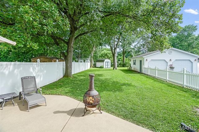 842 Lewis Avenue, Wood River, IL 62095