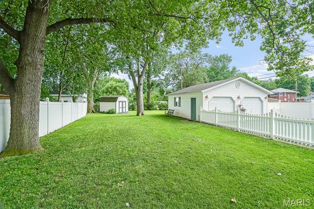 842 Lewis Avenue, Wood River, IL 62095