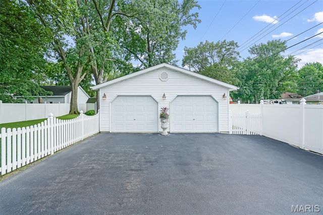 842 Lewis Avenue, Wood River, IL 62095