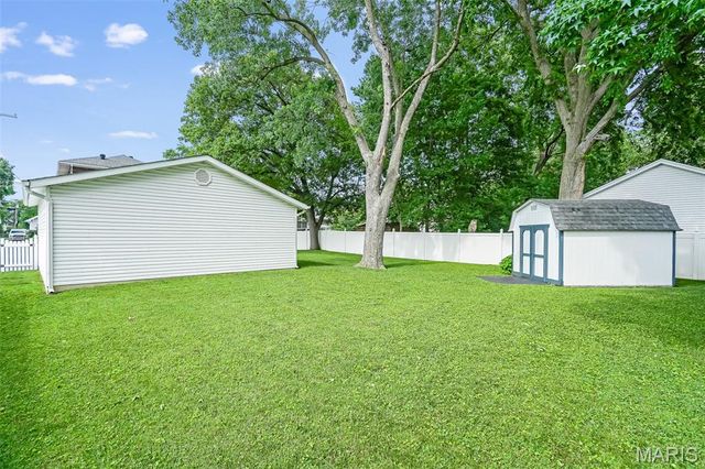 842 Lewis Avenue, Wood River, IL 62095