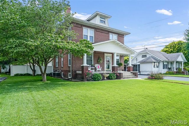 842 Lewis Avenue, Wood River, IL 62095