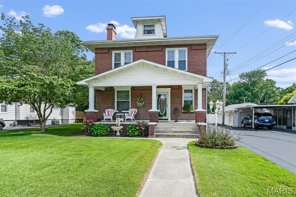 842 Lewis Avenue, Wood River, IL 62095