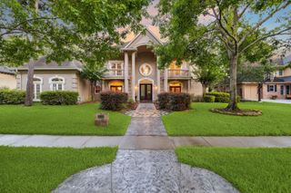 22 Greenway View Trail, Kingwood, TX 77339