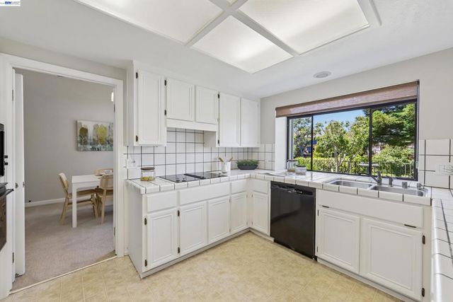 63 Sea Brg, Alameda, CA 94502