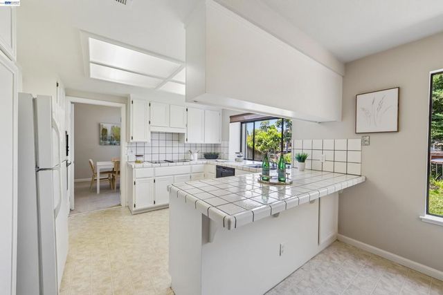 63 Sea Brg, Alameda, CA 94502