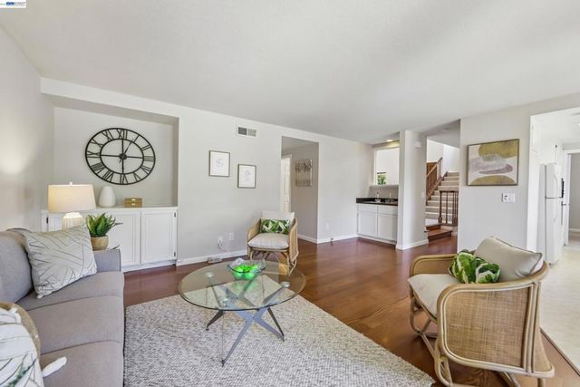 63 Sea Brg, Alameda, CA 94502