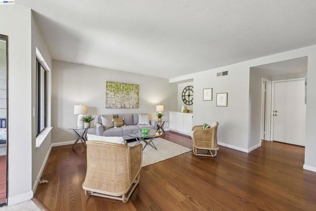 63 Sea Brg, Alameda, CA 94502